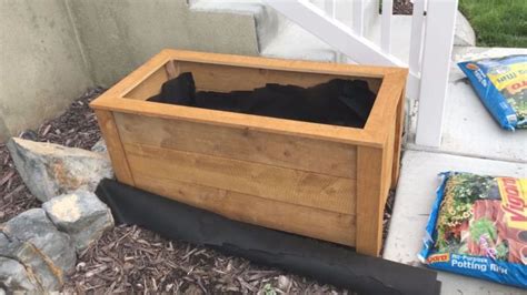 $23 DIY Cedar Planter Box | Hometalk