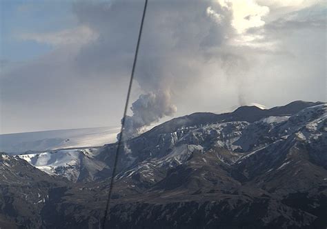 geogtastic!: Another Iceland volcano webcam...