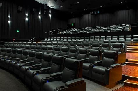 Showplace Icon Theatres with Spectrum Solstice Recliners manufactured ...