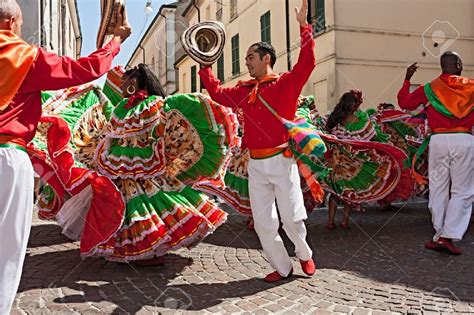 cuban traditional dress - Buscar con Google | Traditional dresses ...