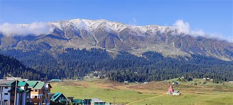 Kashmir valley experiences seasons first snowfall - Jammu Kashmir ...