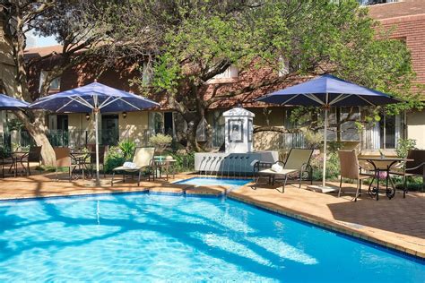 Protea Hotel Johannesburg Balalaika Sandton Pool: Pictures & Reviews ...