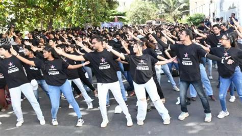 SRK fans make new Guinness World Record ahead of Pathaan’s TV premiere ...