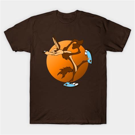 Wile E. Coyote and the Road Runner - Looney Tunes - T-Shirt | TeePublic