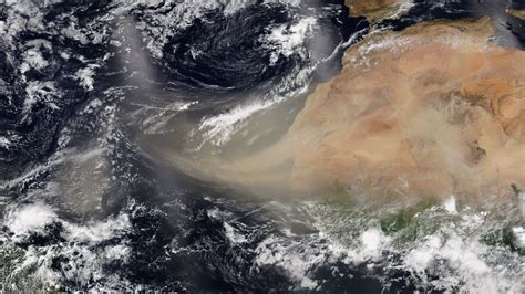 Dust cloud coming to US from Africa: Skies could darken this weekend