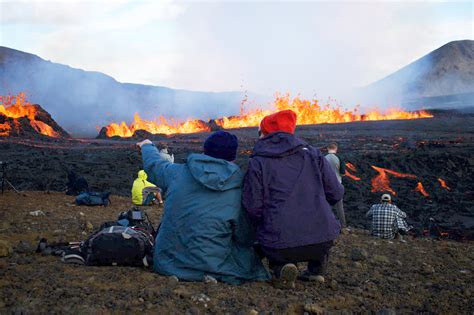 Iceland Volcano Eruption: Airlines Rush to Lure Tourists to See Lava ...