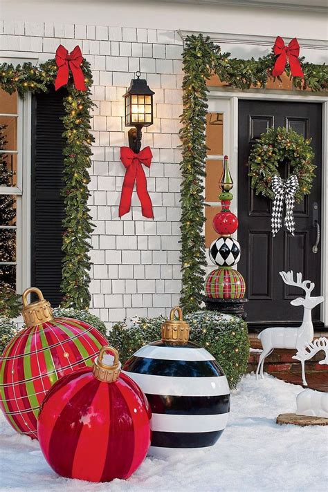 10+ Large Outdoor Christmas Decorations