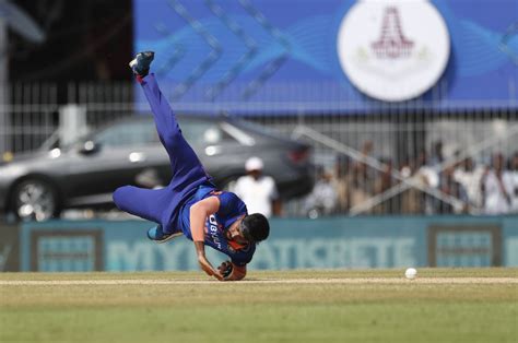 Hardik Pandya puts in a big dive off his own bowling | ESPNcricinfo.com