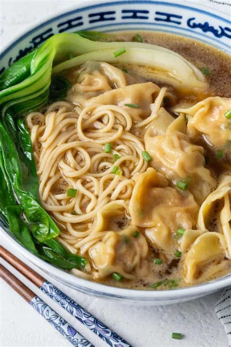 Easy Wonton Noodle Soup - El Mundo Eats