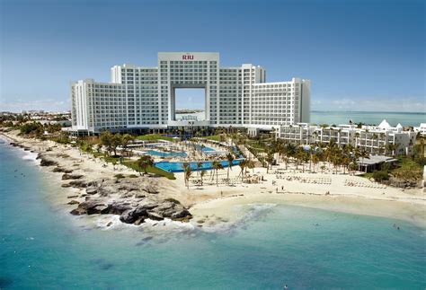 RIU resumes its activity in Cancún: the Riu Palace Peninsula and the ...