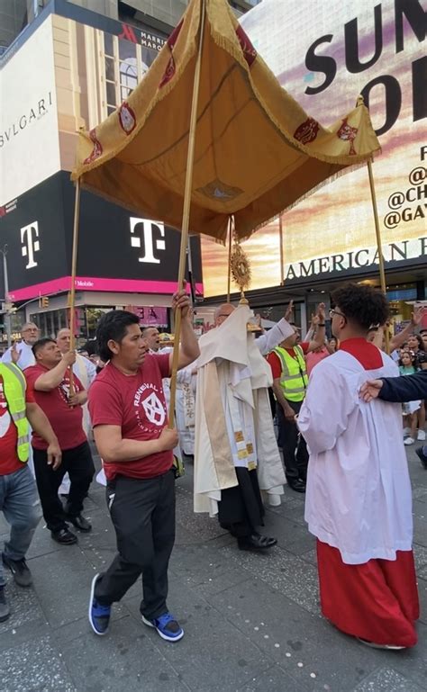 Blessed Sacrament procession from Times Square to St Patrick's ...