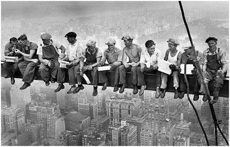 Sitting on the NYC skyline | Lunch atop a skyscraper, Iconic photos ...