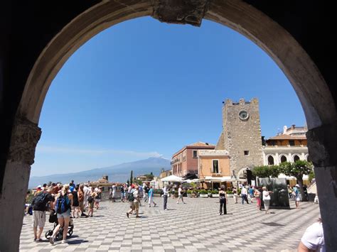 Piazza-Taormina-Sicily - Tuscany Tours