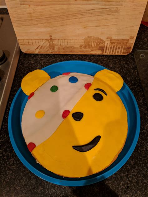 [Homemade] Pudsey Bear cake | Bear cakes, Homemade, Pudsey