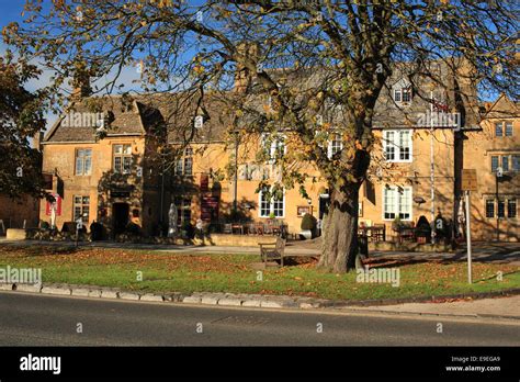 Broadway high street, Worcestershire, England, UK Stock Photo - Alamy