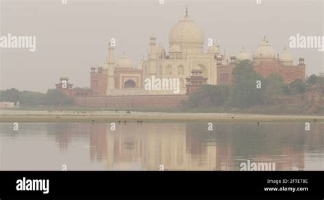 Taj mahal reflection yamuna Stock Videos & Footage - HD and 4K Video ...