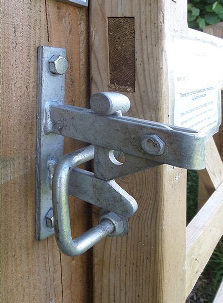 File:Gate latch mechanism, simple.JPG - Wikimedia Commons | Gate locks ...