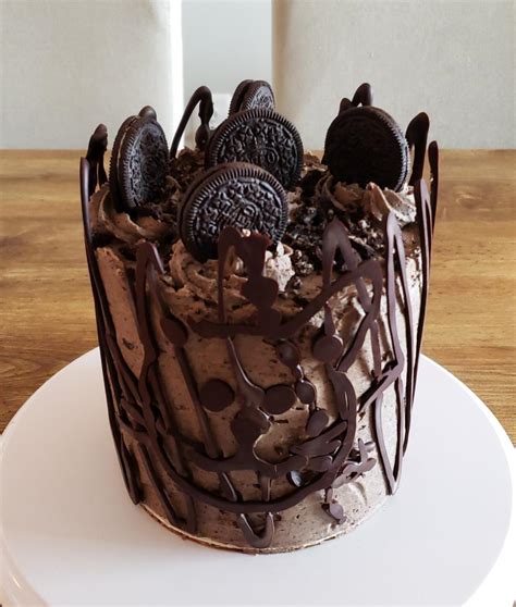 [Homemade] Dark Chocolate Cake with Oreo Buttercream and Dark Chocolate ...