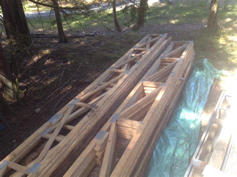 Flat roof and floor trusses 24 foot long Duncan, Cowichan - MOBILE