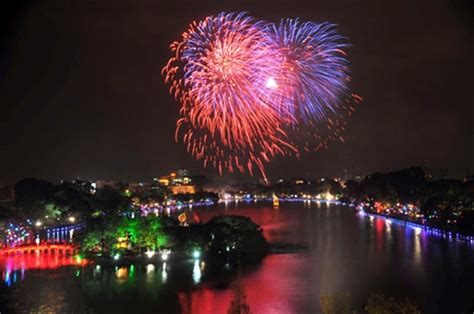 Hanoi sets off fireworks to celebrate Liberation Day