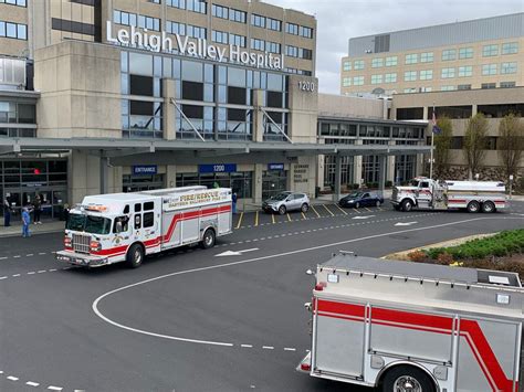 1st responders honor Lehigh Valley Hospital workers for coronavirus ...