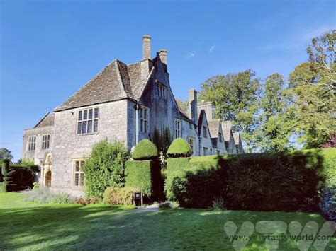 Avebury Stone Circle vs Stonehenge - Very Tasty World