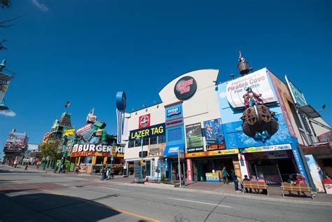 Clifton Hill, Niagara Falls holiday accommodation: holiday houses ...