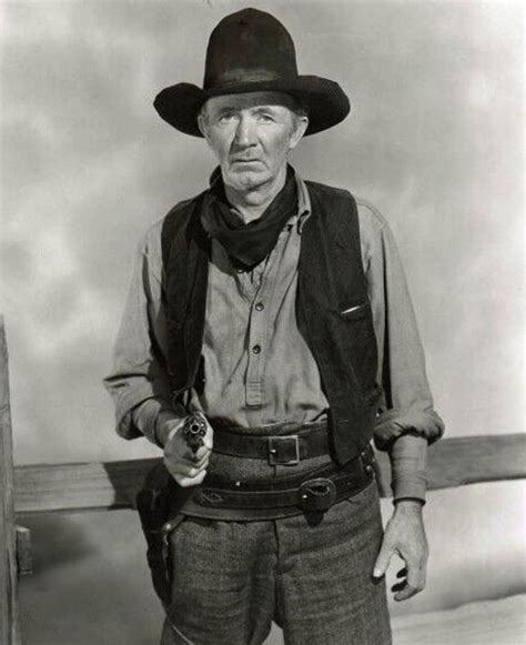 Walter Brennan in 1950 | Western movies, Tv westerns, Bravo movie