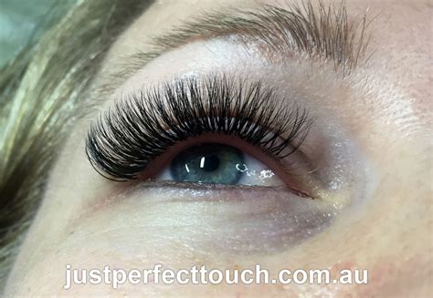 What are Russian volume eyelash extensions? | Just Perfect Touch