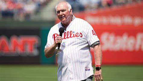 Charlie Manuel replacing Phillies hitting coach