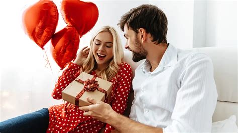 12 Valentine's Day Gifts for New Couples | Scrumptious Bites