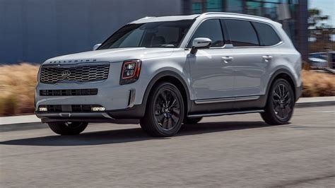 Hyundai Palisade vs. Kia Telluride: A Features Comparison - MotorTrend ...