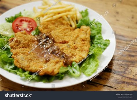 1,103 Schnitzel Mushroom Sauce Images, Stock Photos & Vectors ...