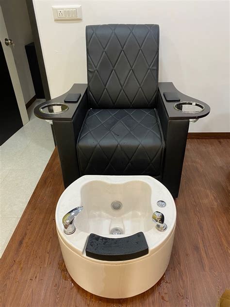 Menicure And Pedicure Chair at Rs 29000 in Bengaluru | ID: 2850630946762