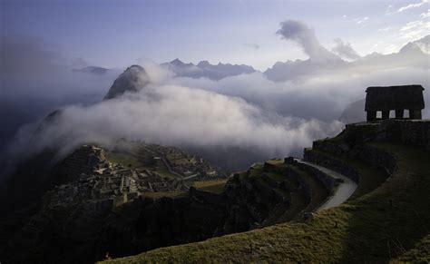 Machu Picchu at sunrise : pics