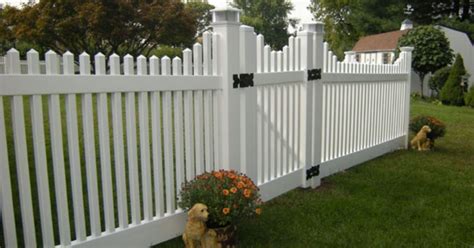 The Hottest Modern Fence Designs for 2023 - Smucker Fencing