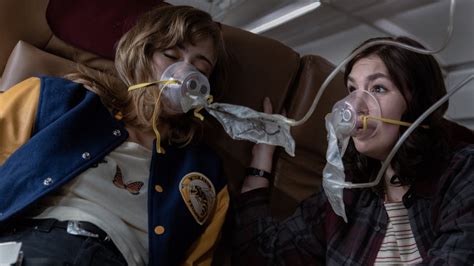 Yellowjackets Episode 2 Recap and Ending, Explained: Who Sent the ...