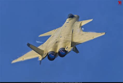 China's new J-20 "Mighty Dragon" stealth fighter officially unveiled ...