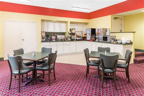 Ramada by Wyndham Vandalia | Vandalia, IL Hotels