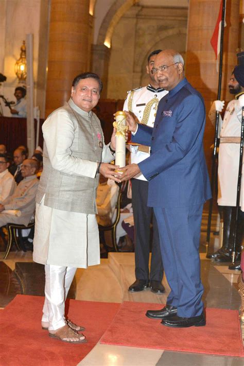 Manoj Joshi conferred with Padma Shri Award by President Ram Nath ...