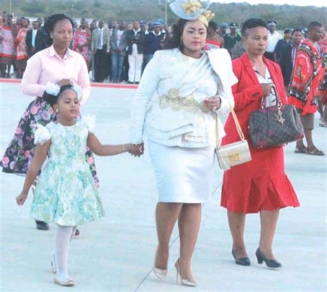 King Mswati wives and their beautiful children (see pictures) - Reny styles