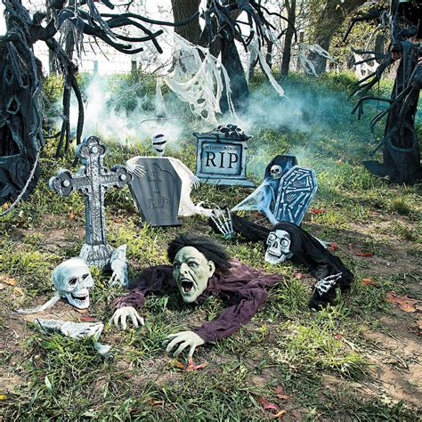 Creepy Fun Cemetery Scene | Halloween spooktacular, Fall halloween ...