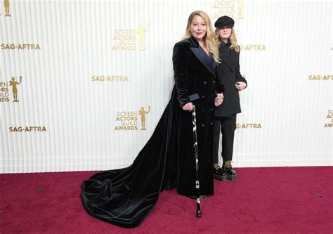 Christina Applegate twins with her daughter at SAG Awards - ABC News