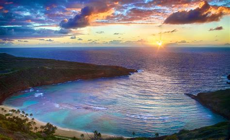 Hanauma Bay, The Largest Natural Swimming Pool in Hawaii - Traveldigg.com