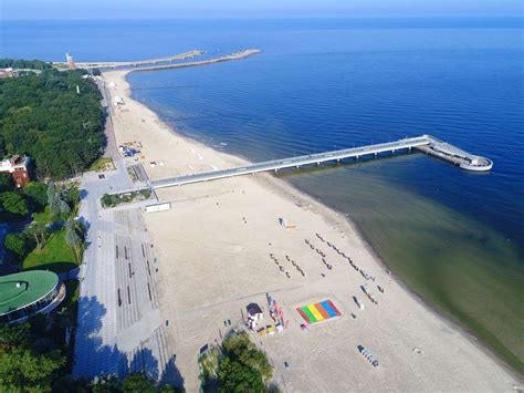 A beach with a pier in Kołobrzeg - online puzzle