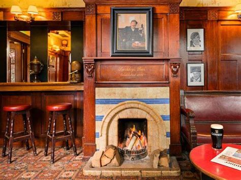 9 BEST Pubs in Killarney (Trad Pubs Ye'll LOVE)