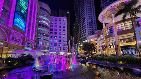 PHOTOS: Eastwood City Mall Christmas Light and Fountain Display