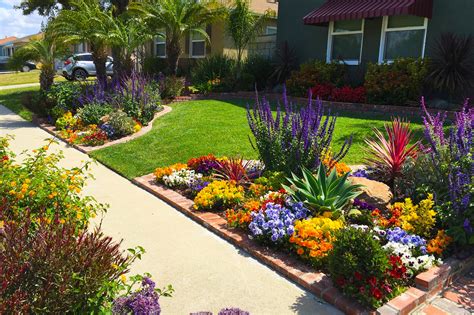 Front Yard Landscaping Ideas for Curb Appeal | HouseLogic