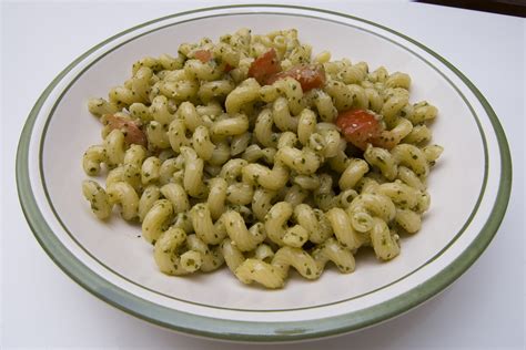 File:Pasta with pesto.jpg - Wikipedia