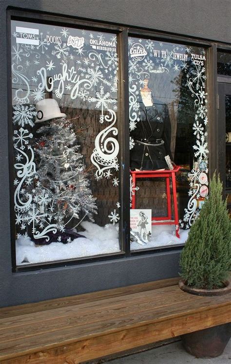 35 Wonderful Christmas Window Display Ideas On A Budget | Home Design ...